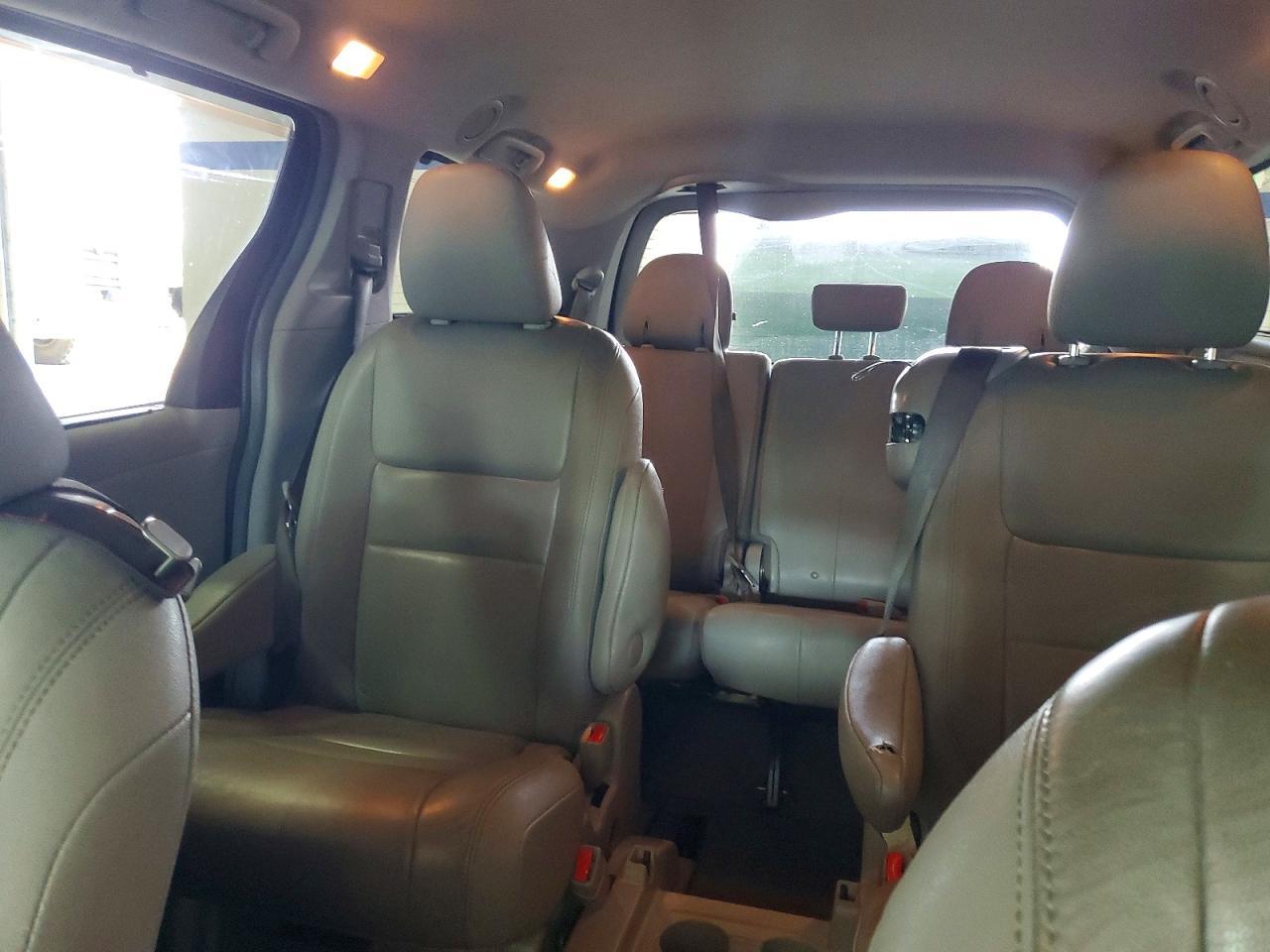 2017 Toyota Sienna Xle Premium 8-Passenger - zdjęcie 10