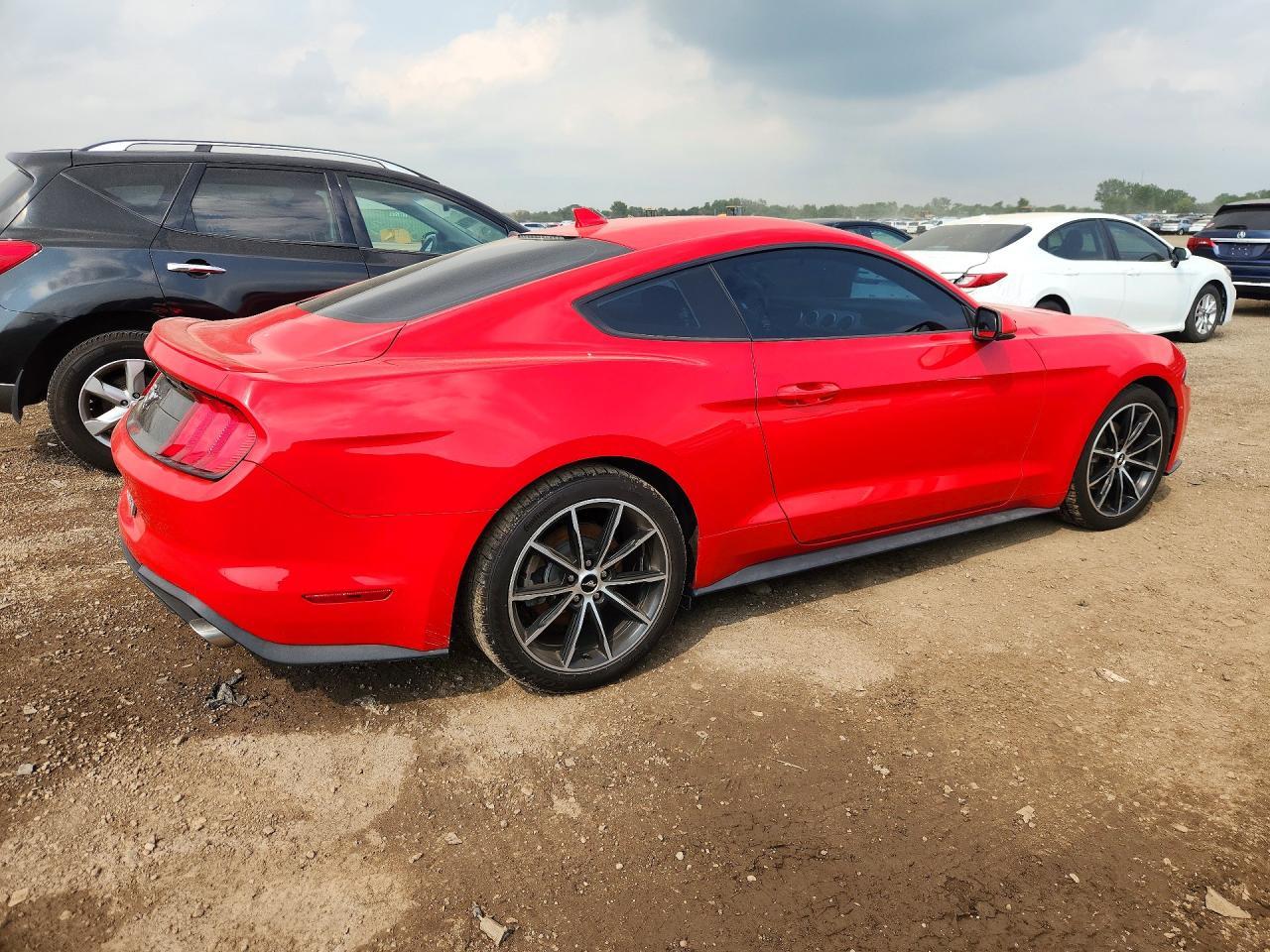 2021 Ford Mustang - zdjęcie 3