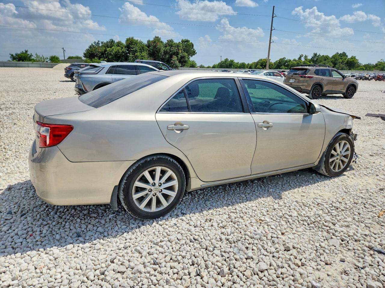 2014 Toyota Camry Xle - zdjęcie 3