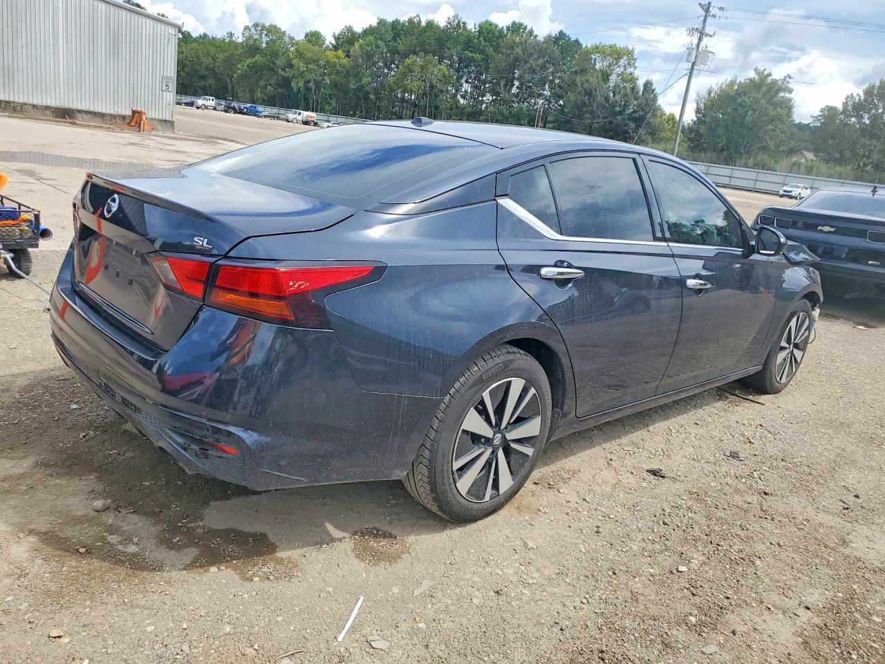 2020 Nissan Altima Sl - zdjęcie 3