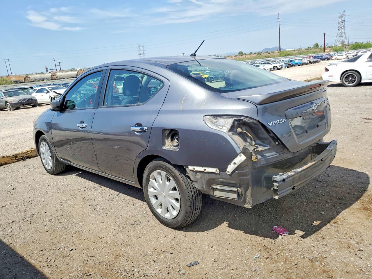 2018 Nissan Versa Sv - zdjęcie 2