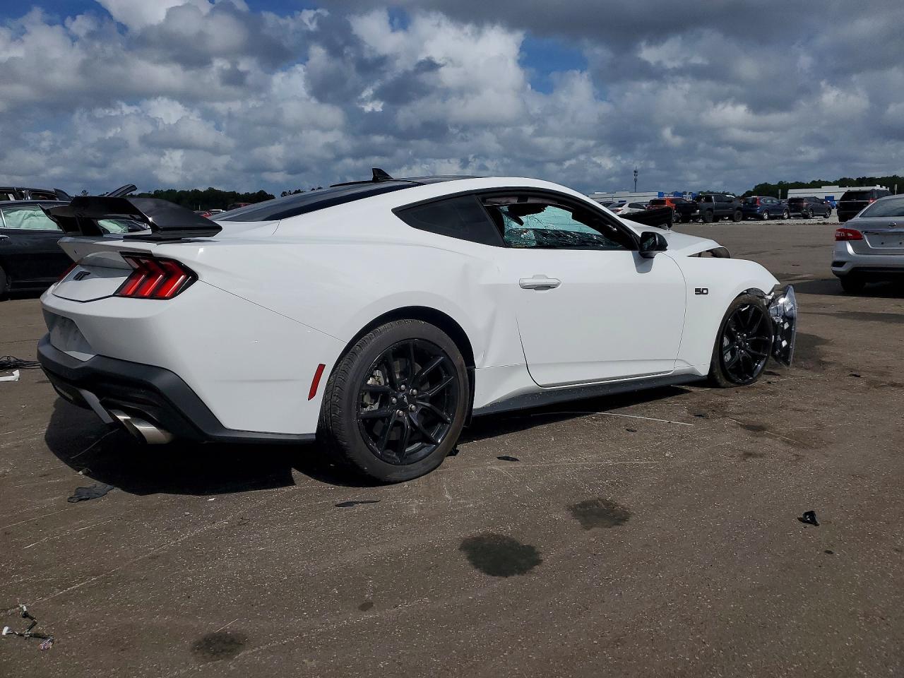 2025 Ford Mustang Gt - zdjęcie 3