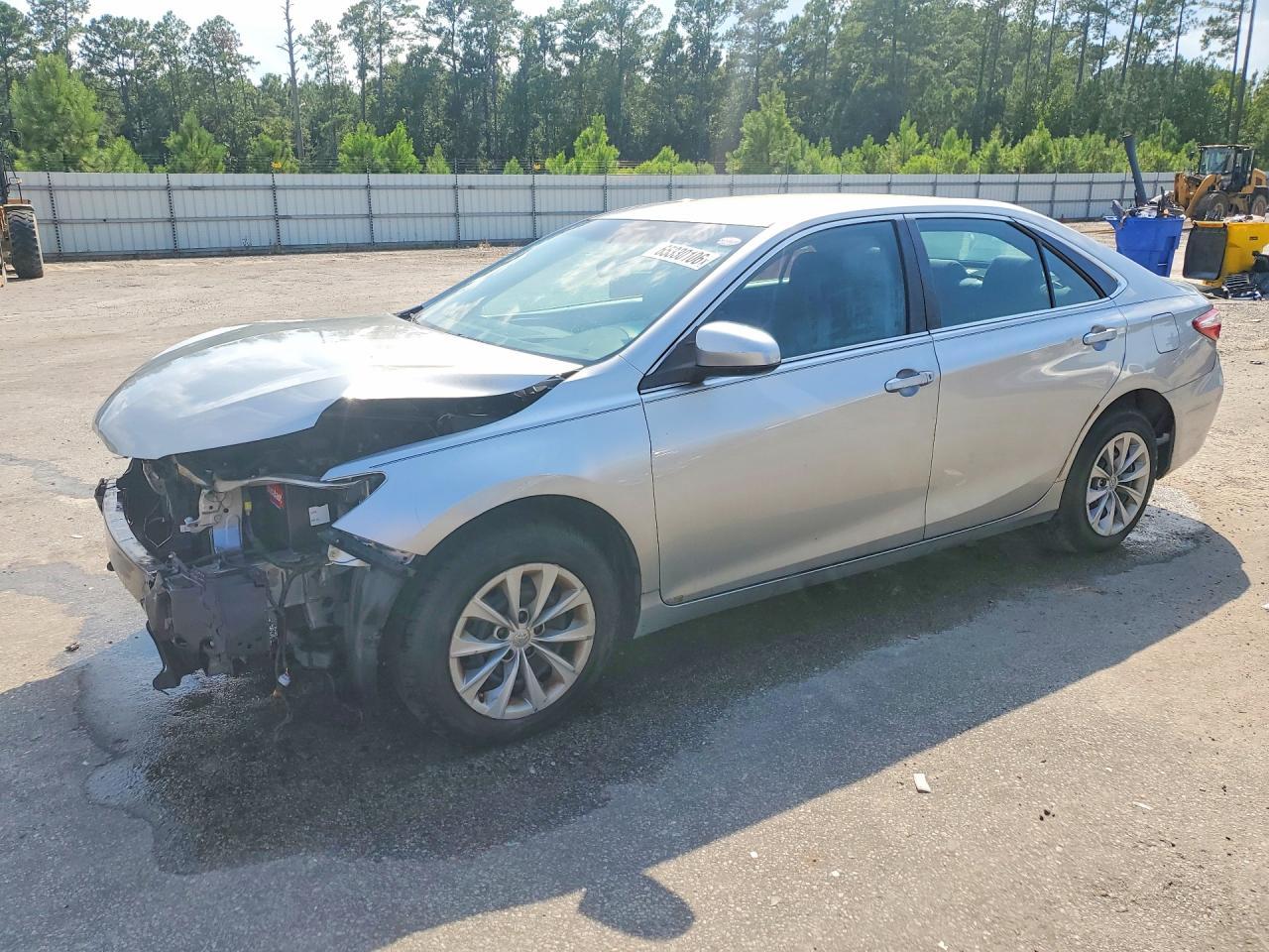 2015 Toyota Camry Le - zdjęcie główne