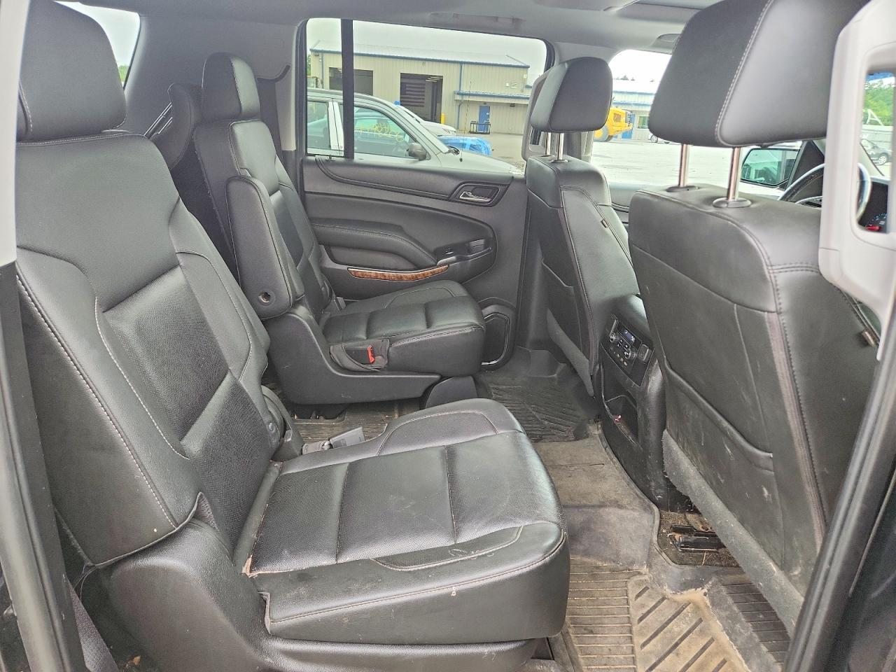 2018 Chevrolet Suburban K1500 Premier - zdjęcie 11