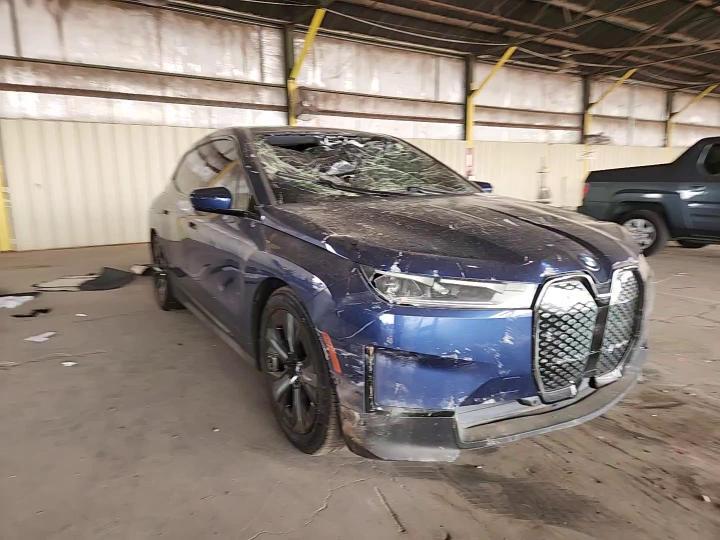 2022 BMW Ix xDrive50 - zdjęcie 14