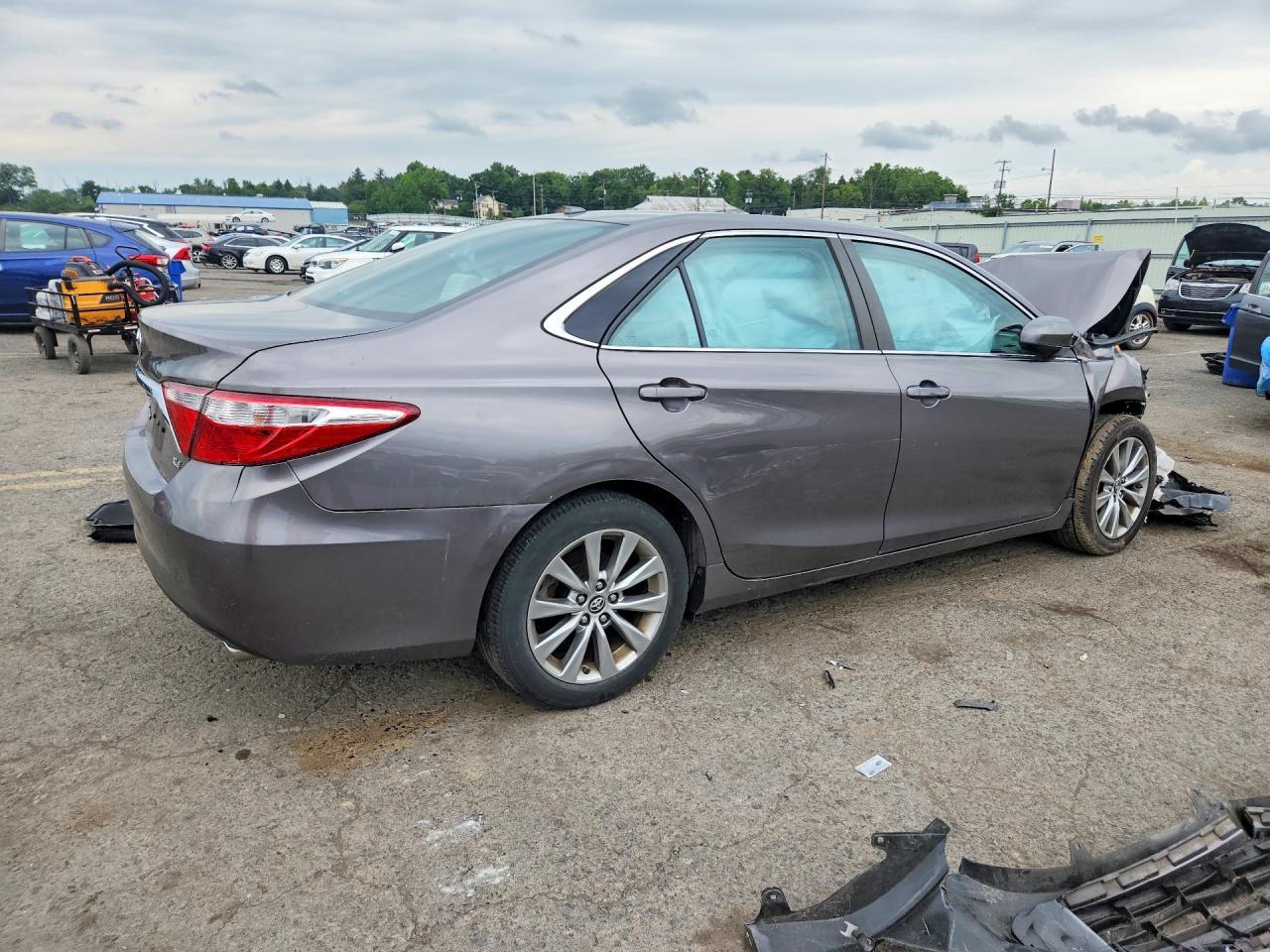 2017 Toyota Camry Xle - zdjęcie 3
