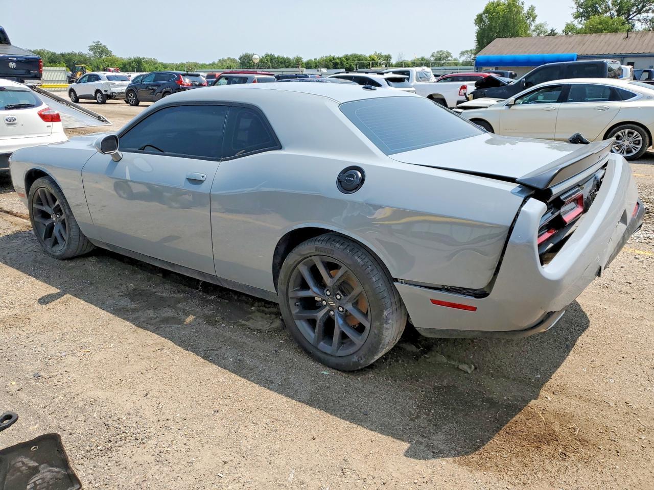 2022 Dodge Challenger Sxt - zdjęcie 2