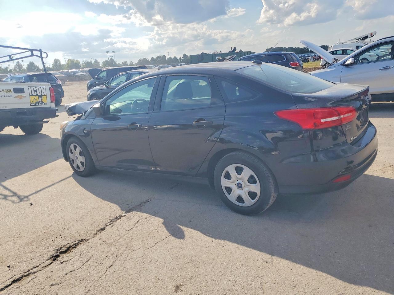 2018 Ford Focus S - zdjęcie 2