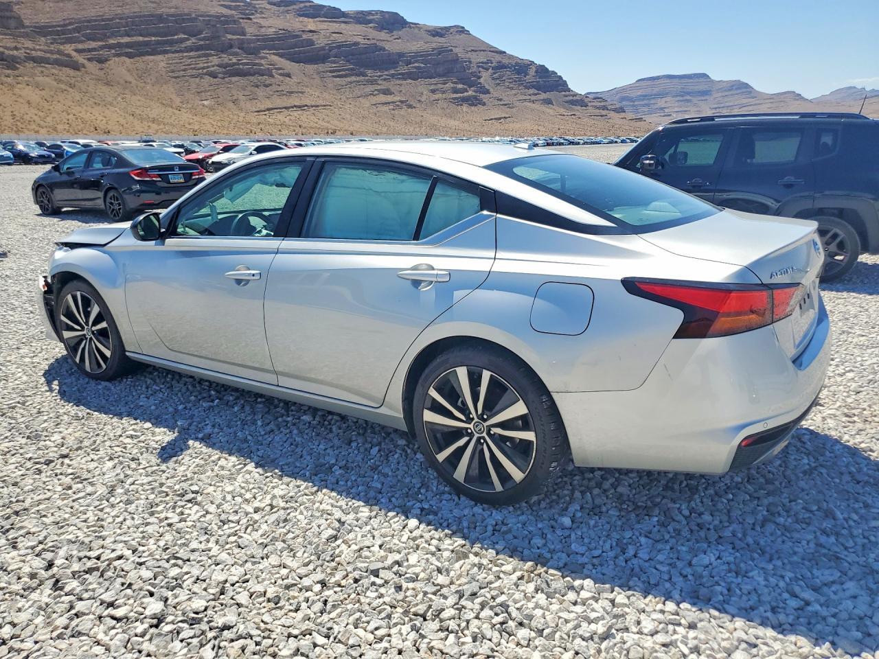 2021 Nissan Altima Sr - zdjęcie 2
