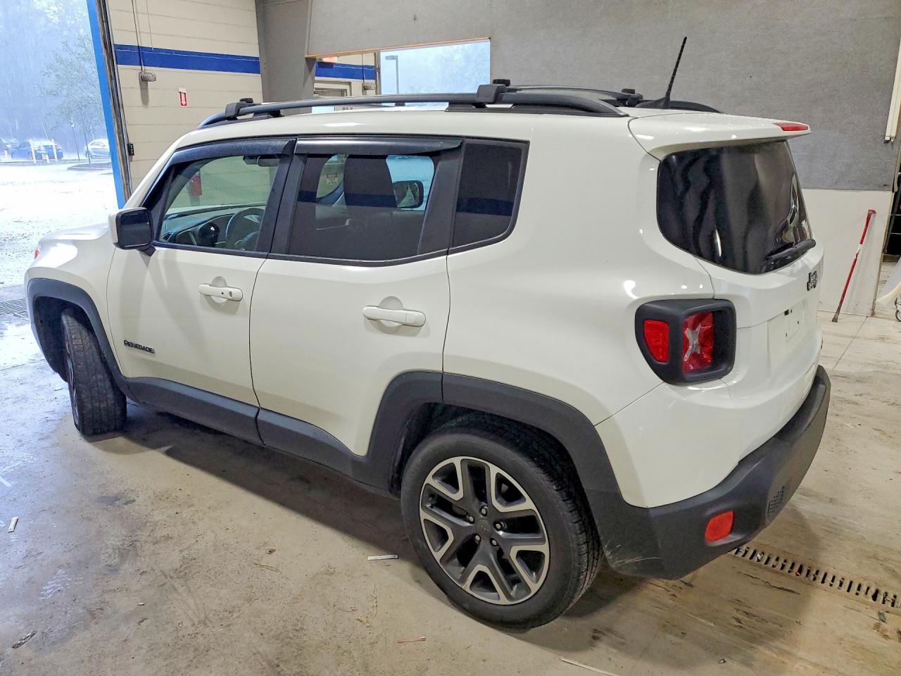 2018 Jeep Renegade Latitude - zdjęcie 2