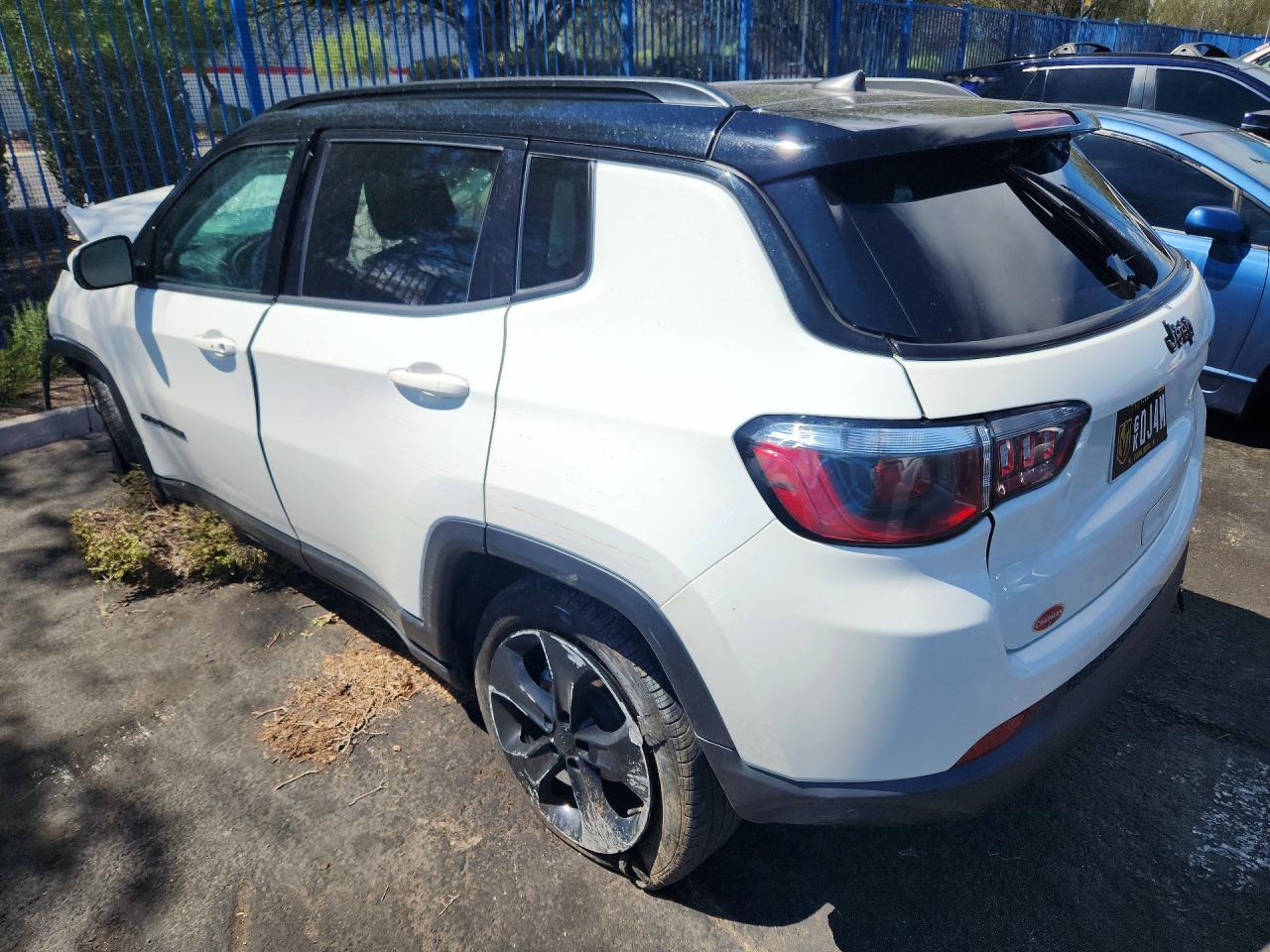 2021 Jeep Compass Latitude - zdjęcie 2