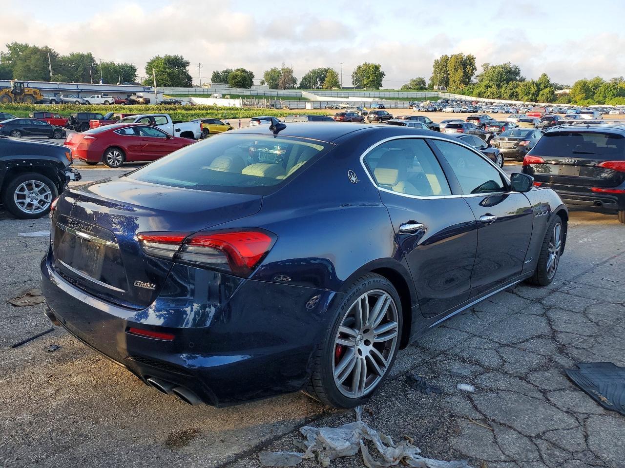 2021 Maserati Ghibli S - zdjęcie 3