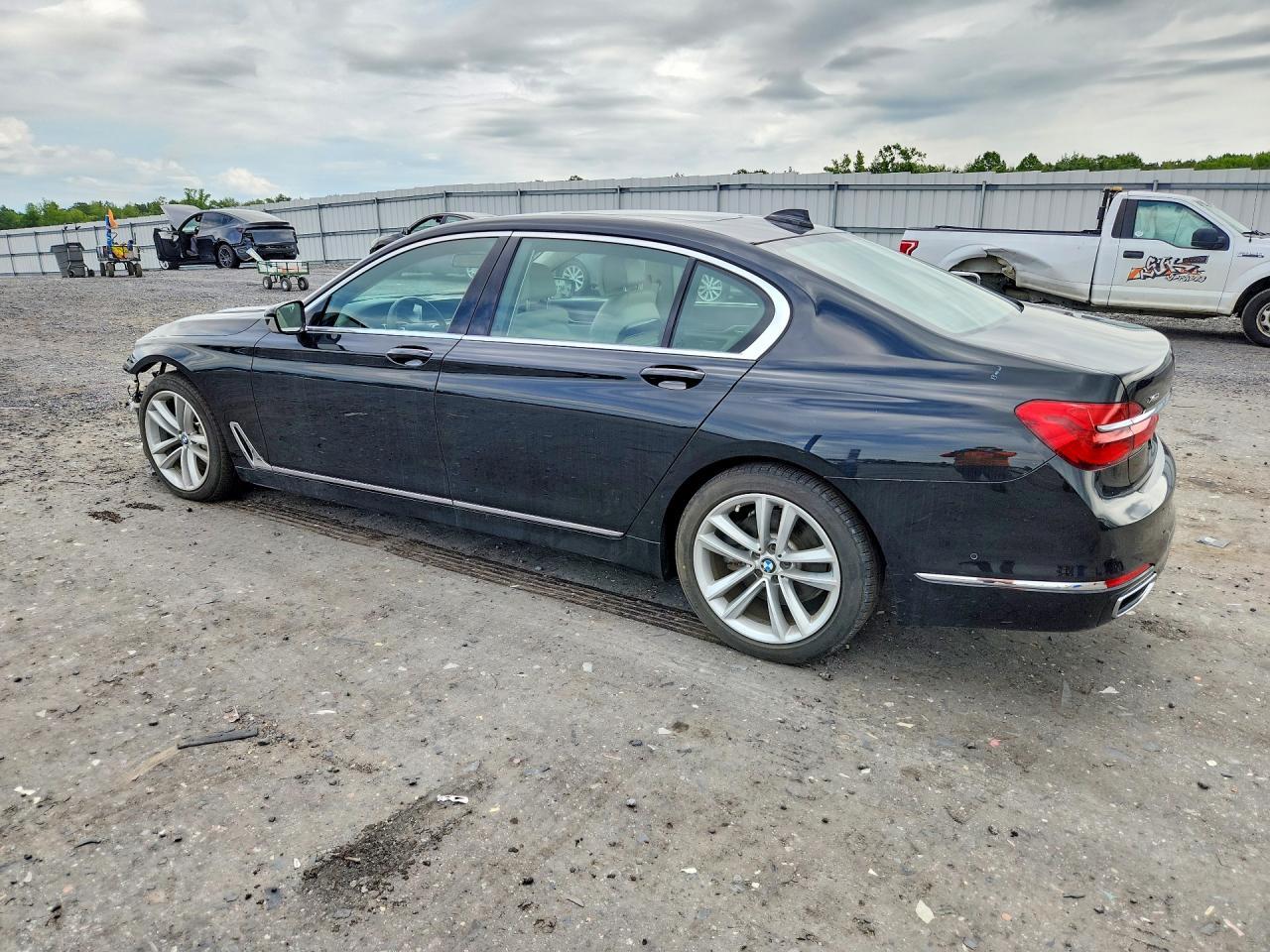 2016 BMW Seria 7 750i - zdjęcie 2