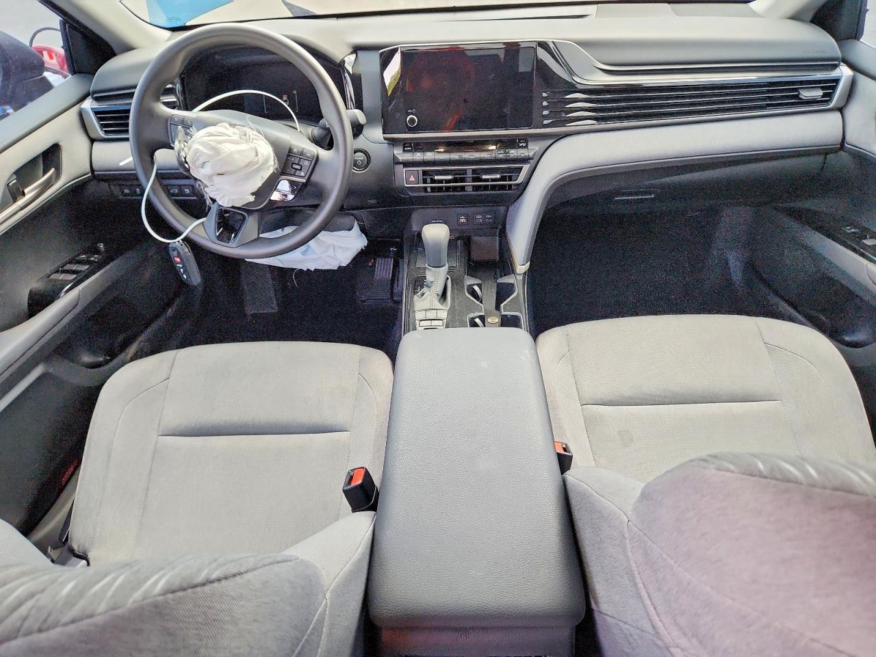 2026 Toyota Camry Le - zdjęcie 8