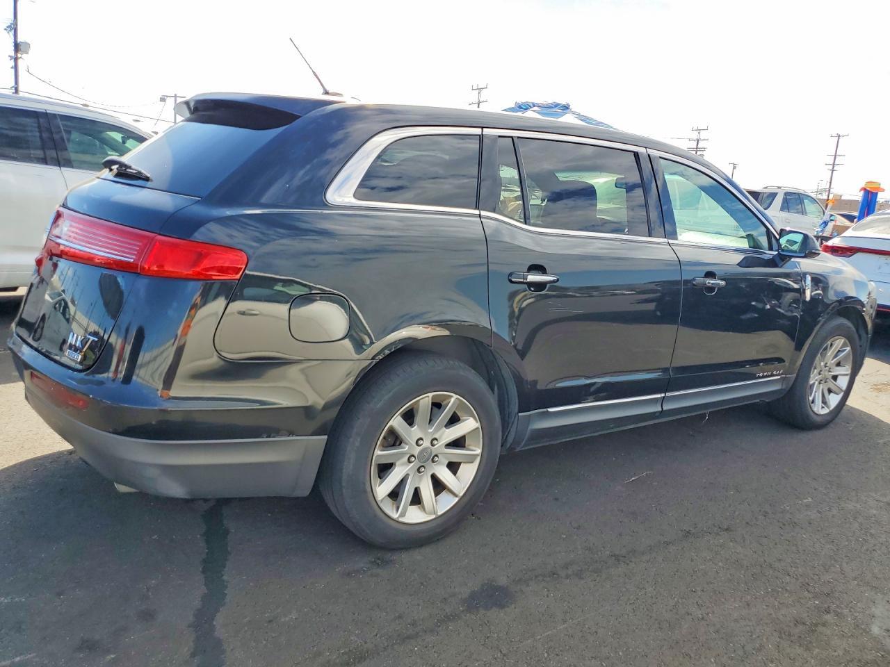 2014 Lincoln Mkt - zdjęcie 3