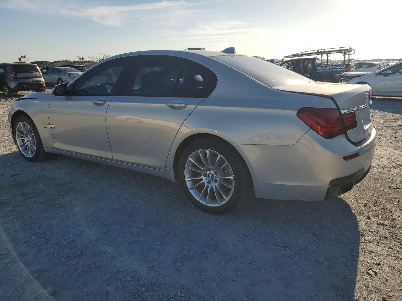 2013 BMW 740 I - zdjęcie 2