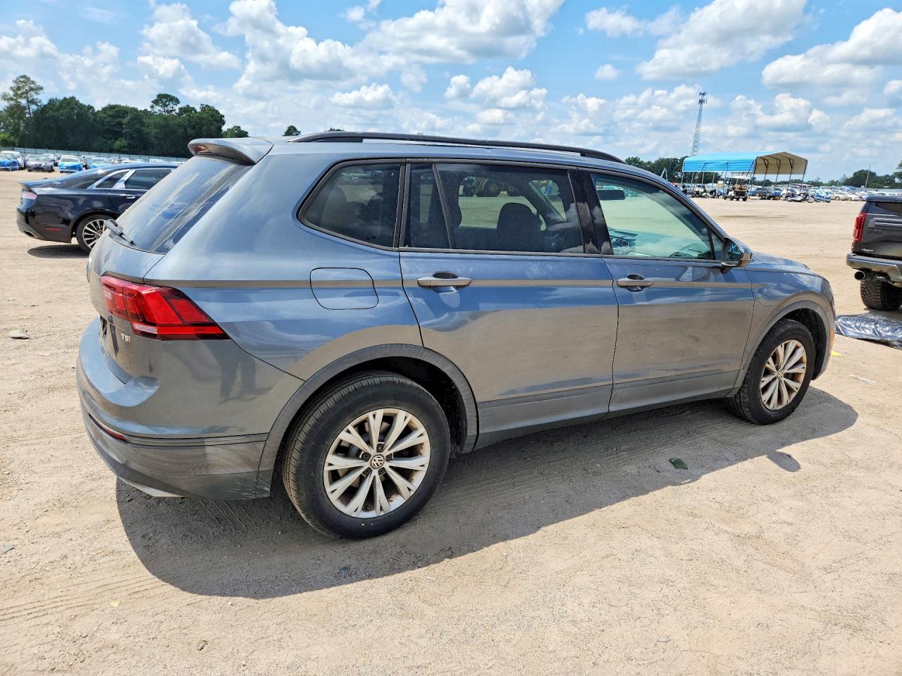 2018 Volkswagen Tiguan S - zdjęcie 3