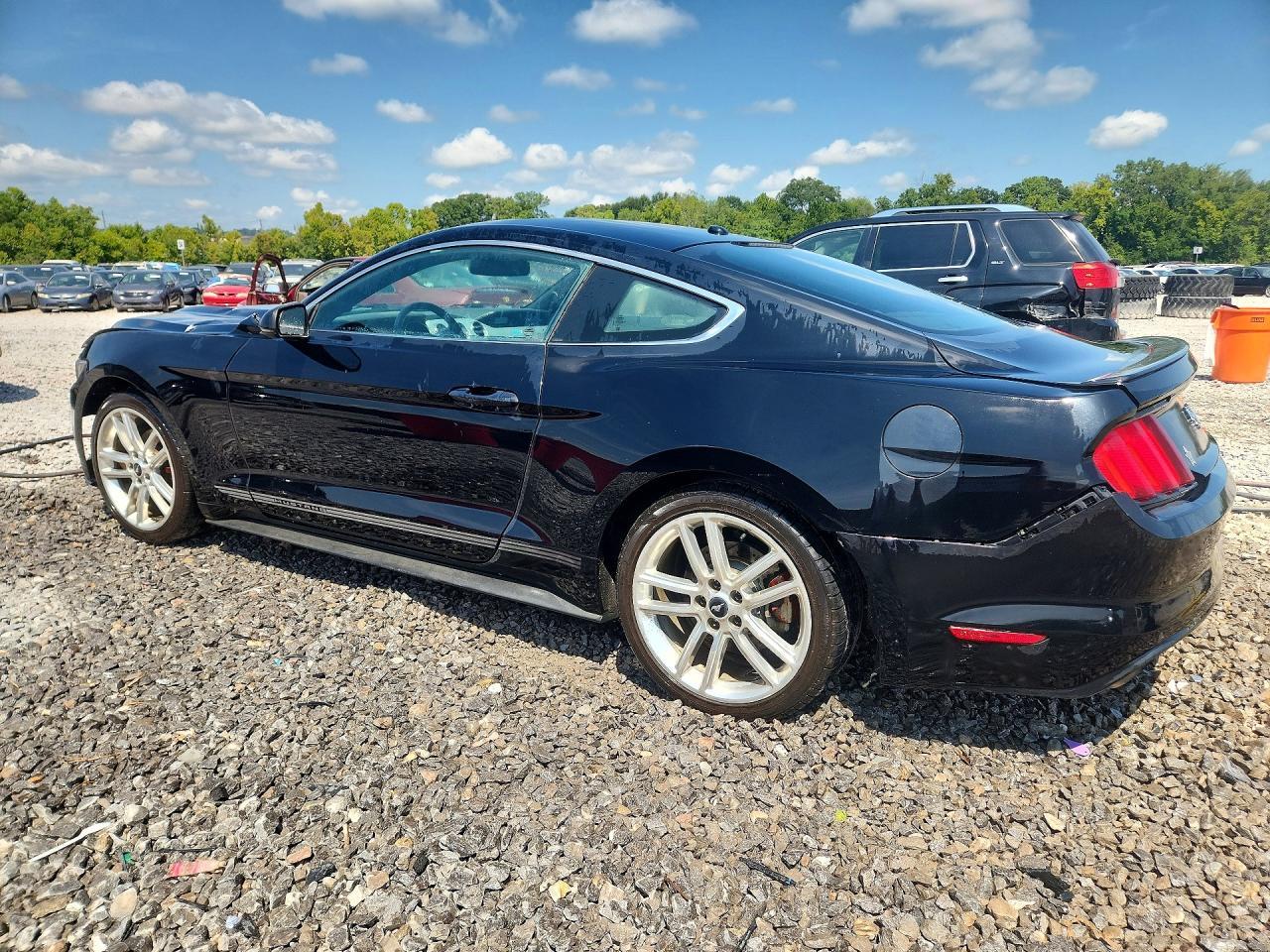2017 Ford Mustang - zdjęcie 2