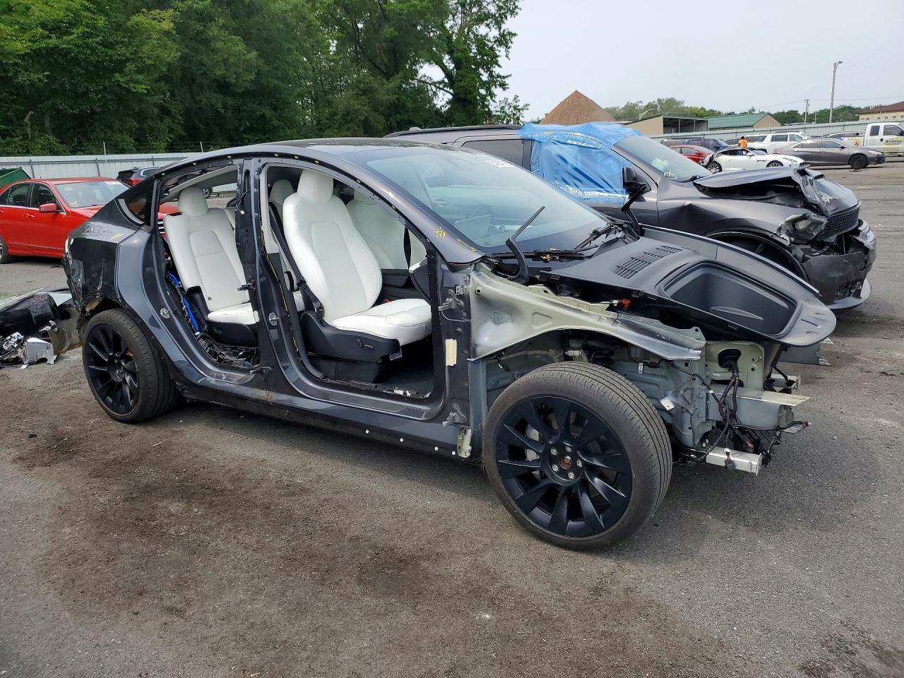 2025 Tesla Model Y - zdjęcie 4