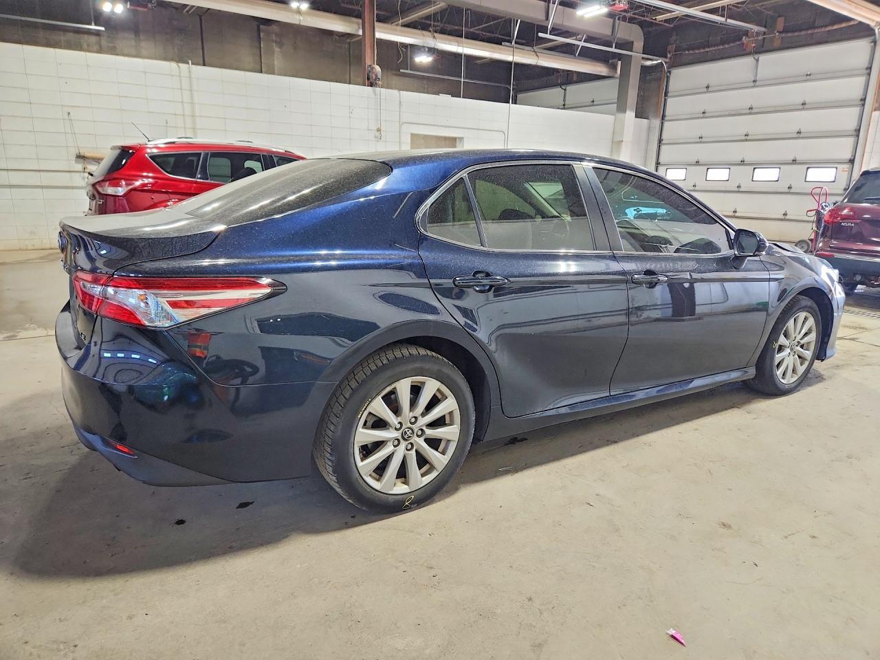 2018 Toyota Camry Le - zdjęcie 3