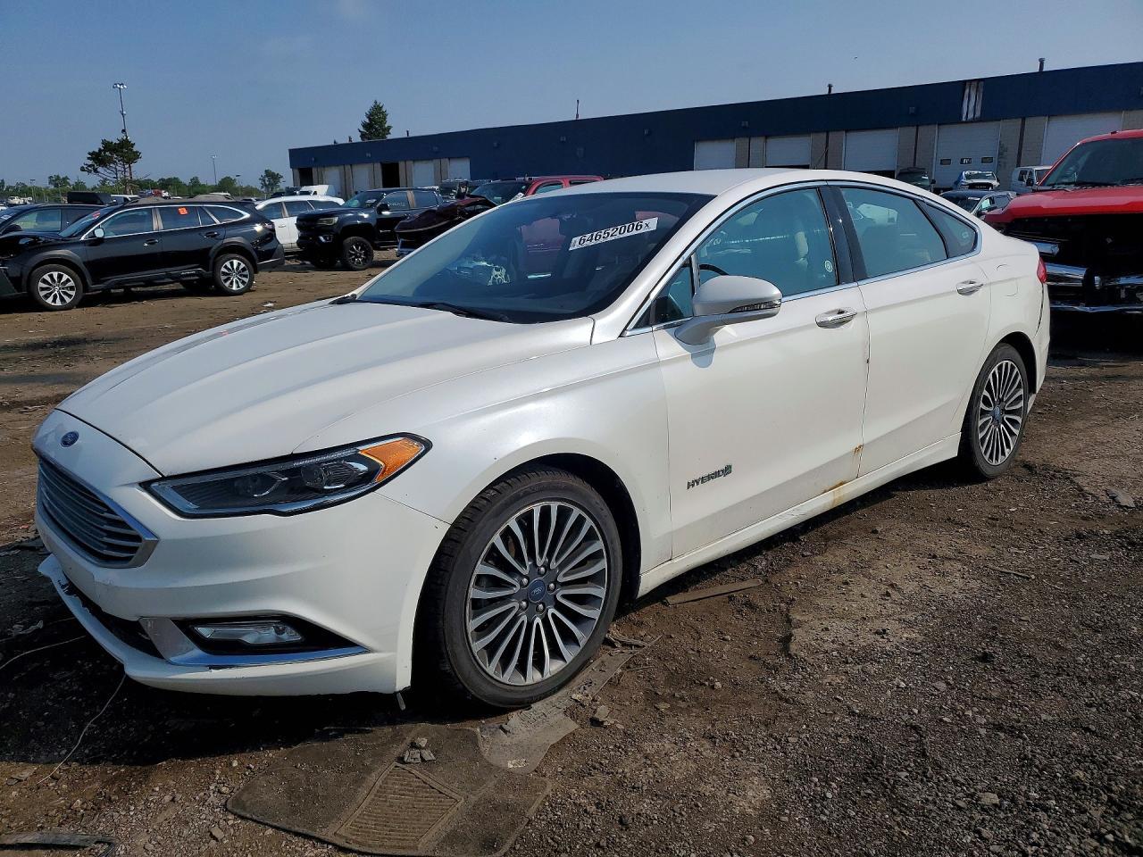 2017 Ford Fusion Titanium Hev - zdjęcie główne