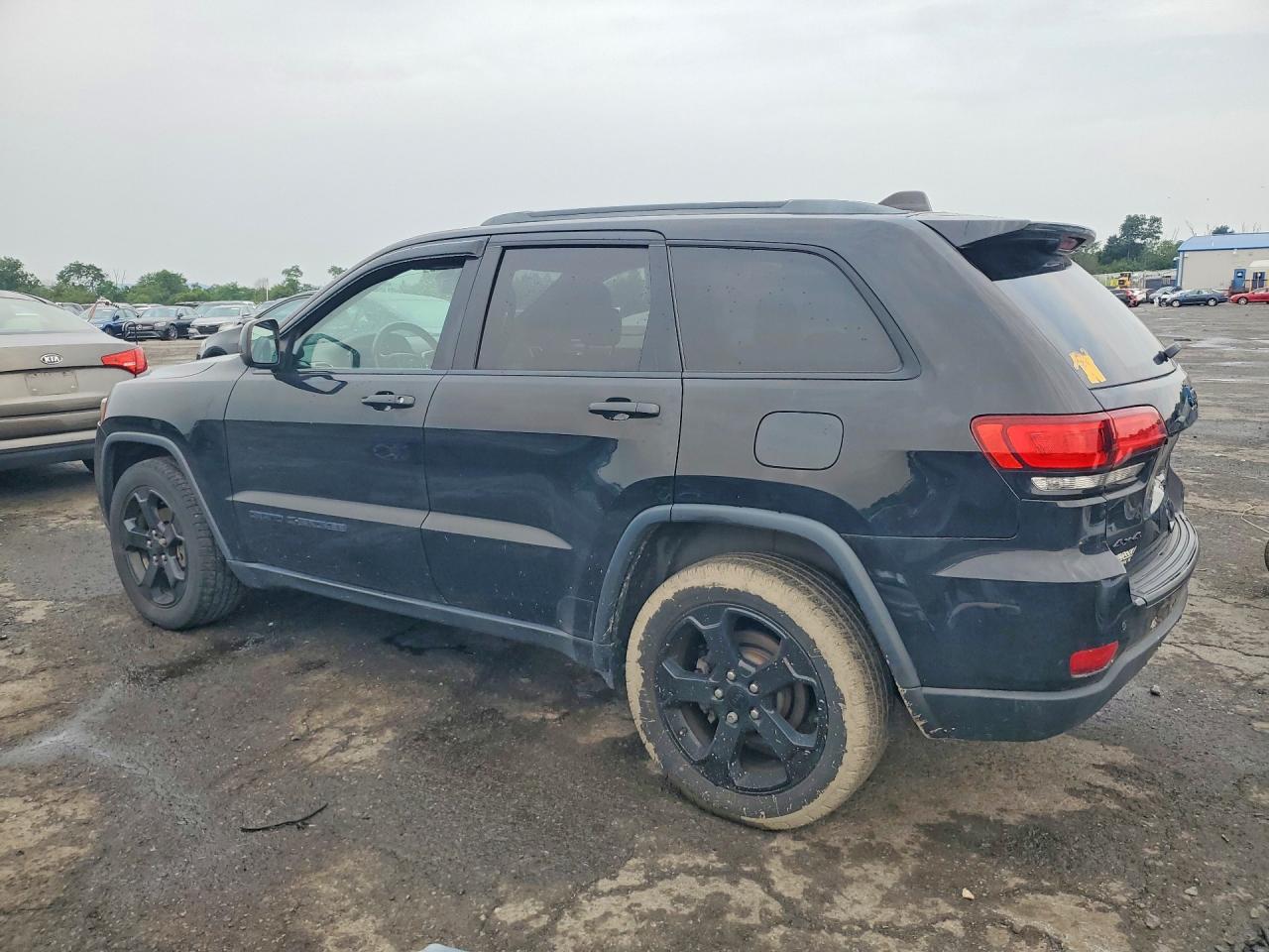 2019 Jeep Grand Cherokee Laredo - zdjęcie 2