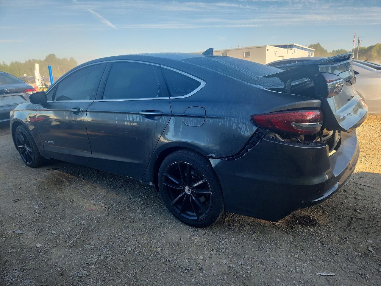 2019 Ford Fusion Titanium - zdjęcie 2