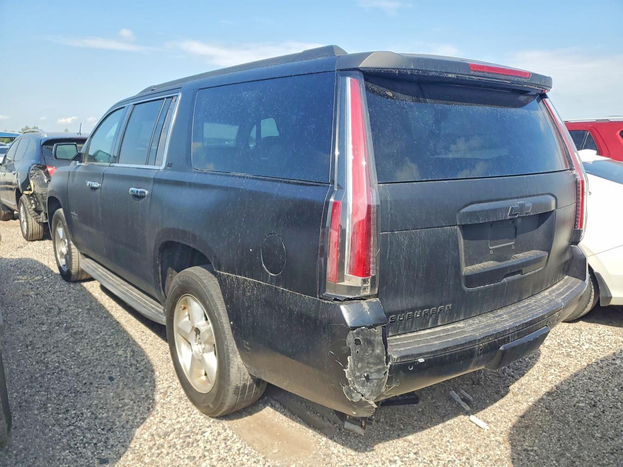 2015 Chevrolet Suburban C1500 Lt - zdjęcie 2