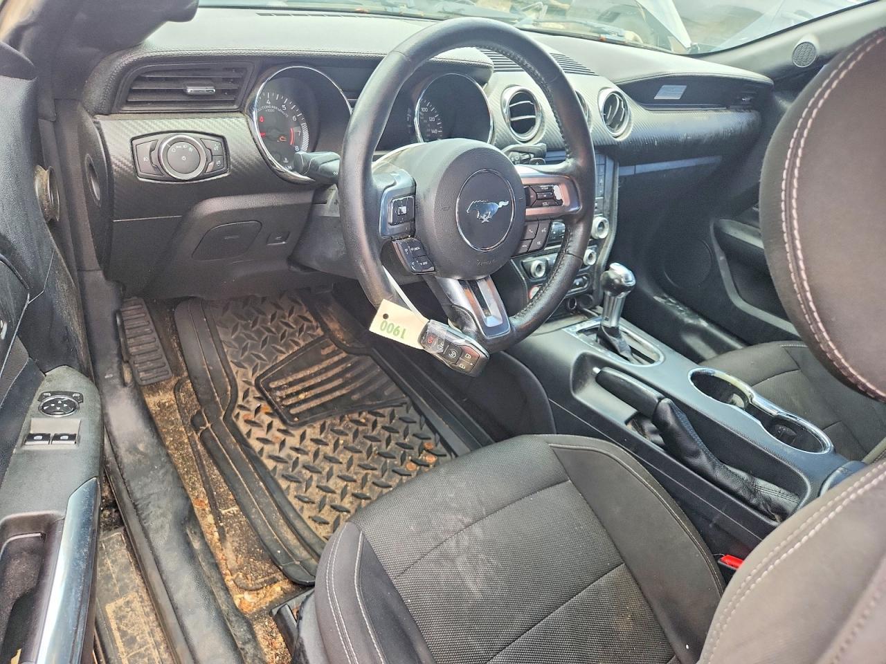 2015 Ford Mustang - zdjęcie 8