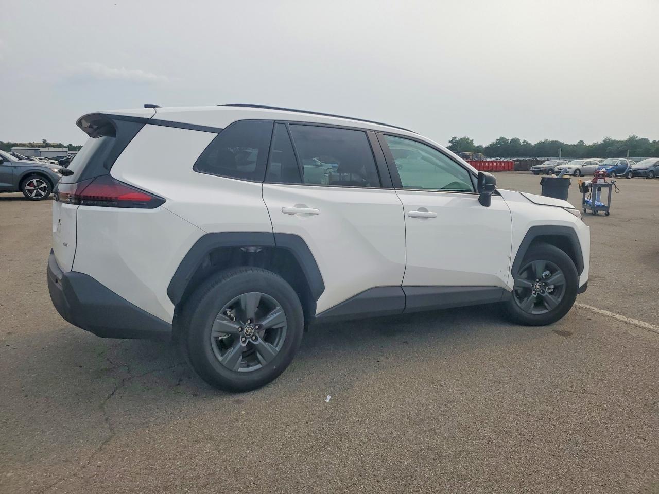 2026 Toyota Rav4 Le - zdjęcie 3