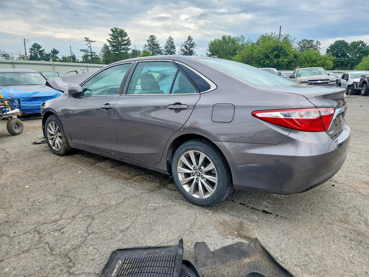 2017 Toyota Camry Xle - zdjęcie 2