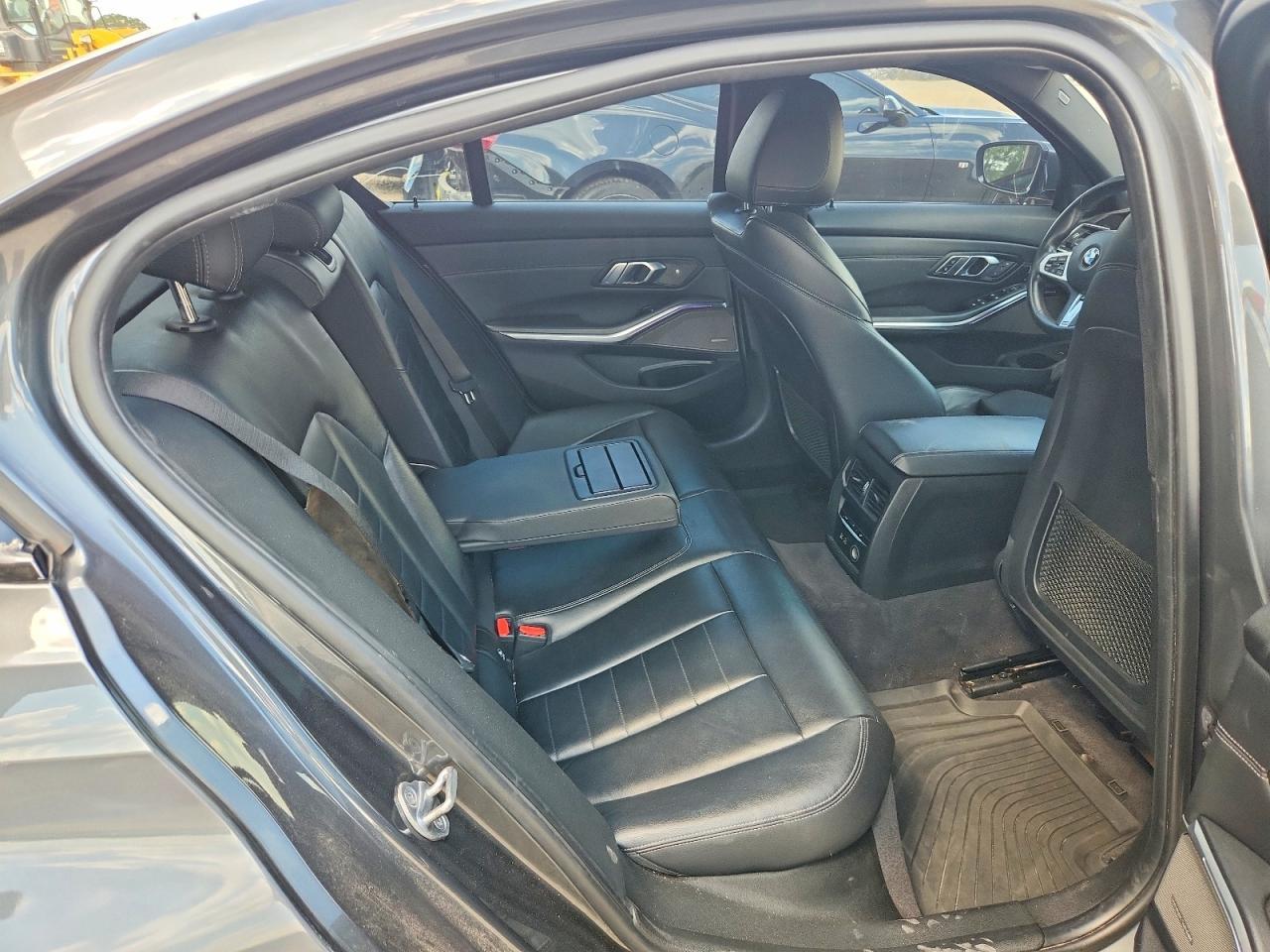 2019 BMW 330I - zdjęcie 10