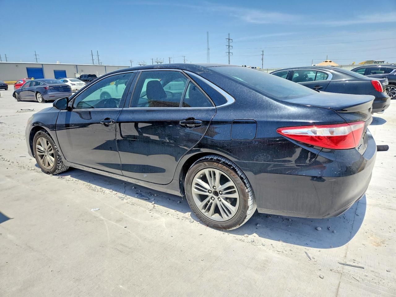 2016 Toyota Camry Se - zdjęcie 2