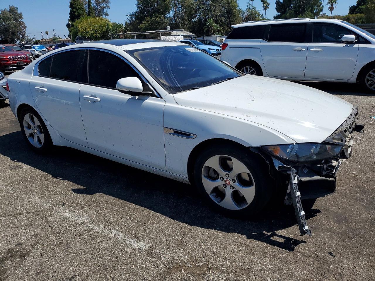 2018 Jaguar Xe - zdjęcie 4