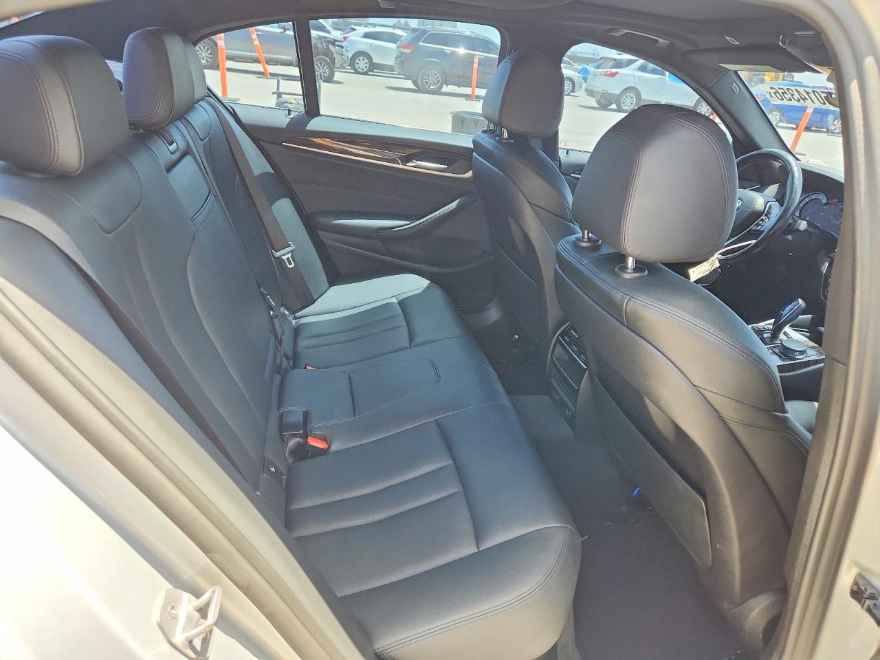 2019 BMW 530 I - zdjęcie 10