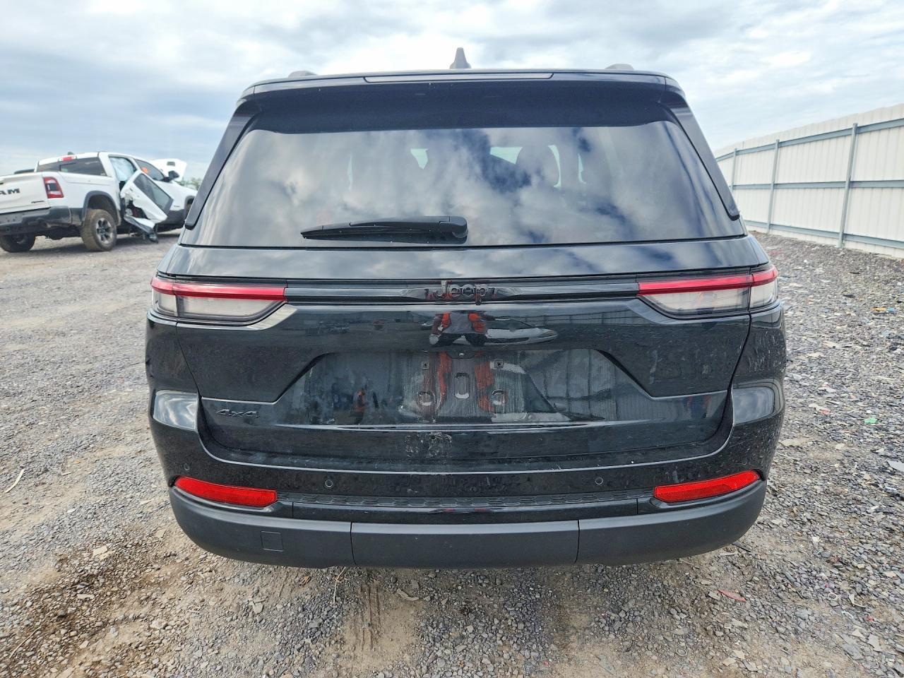 2025 Jeep Grand Cherokee Laredo - zdjęcie 6