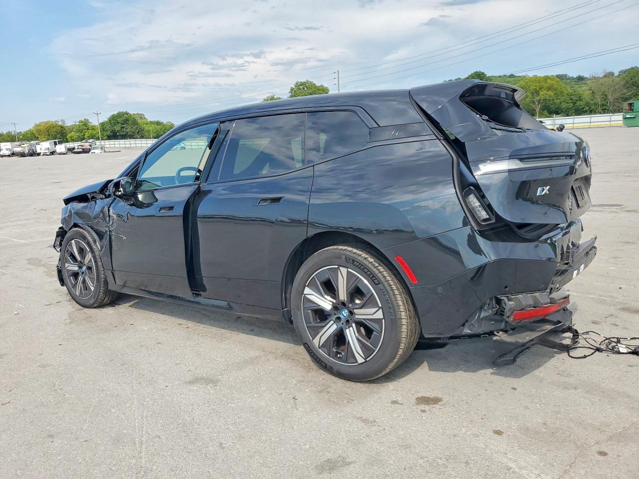 2024 BMW Ix xDrive50 - zdjęcie 2