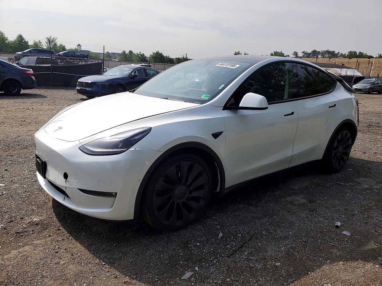 2022 Tesla Model Y - zdjęcie główne