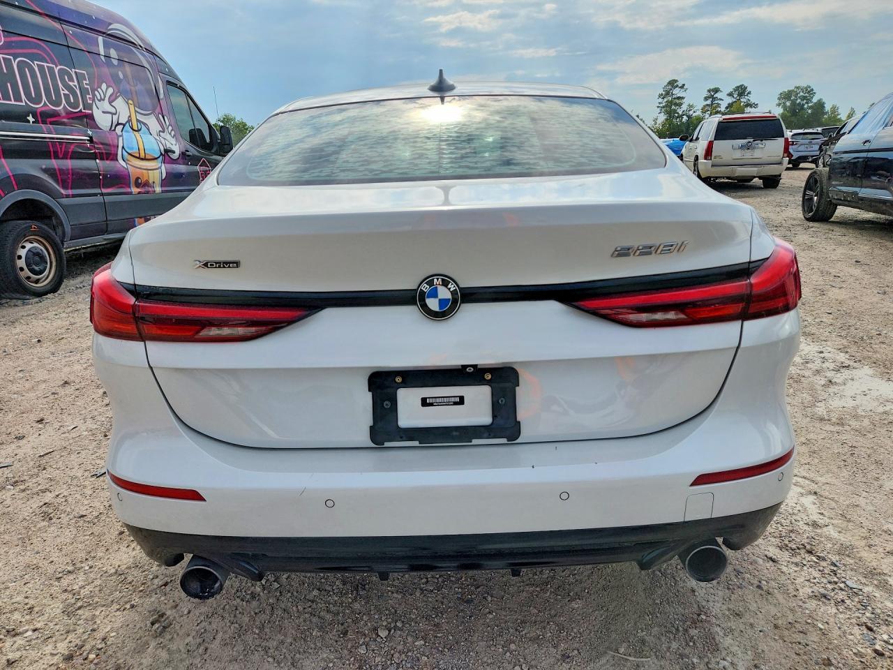 2021 BMW Seria 2 228i - zdjęcie 6