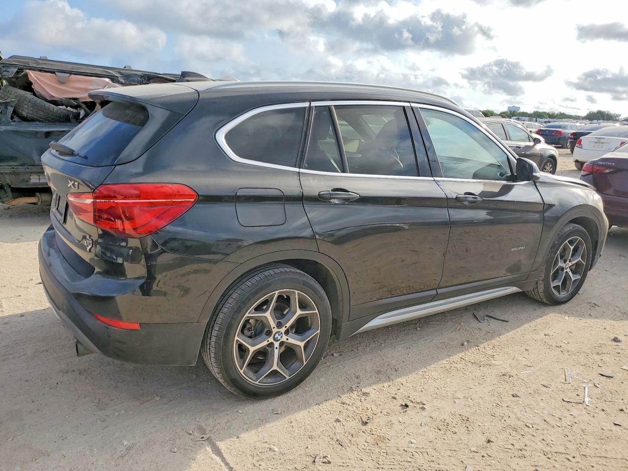 2017 BMW X1 xDrive28I - zdjęcie 3