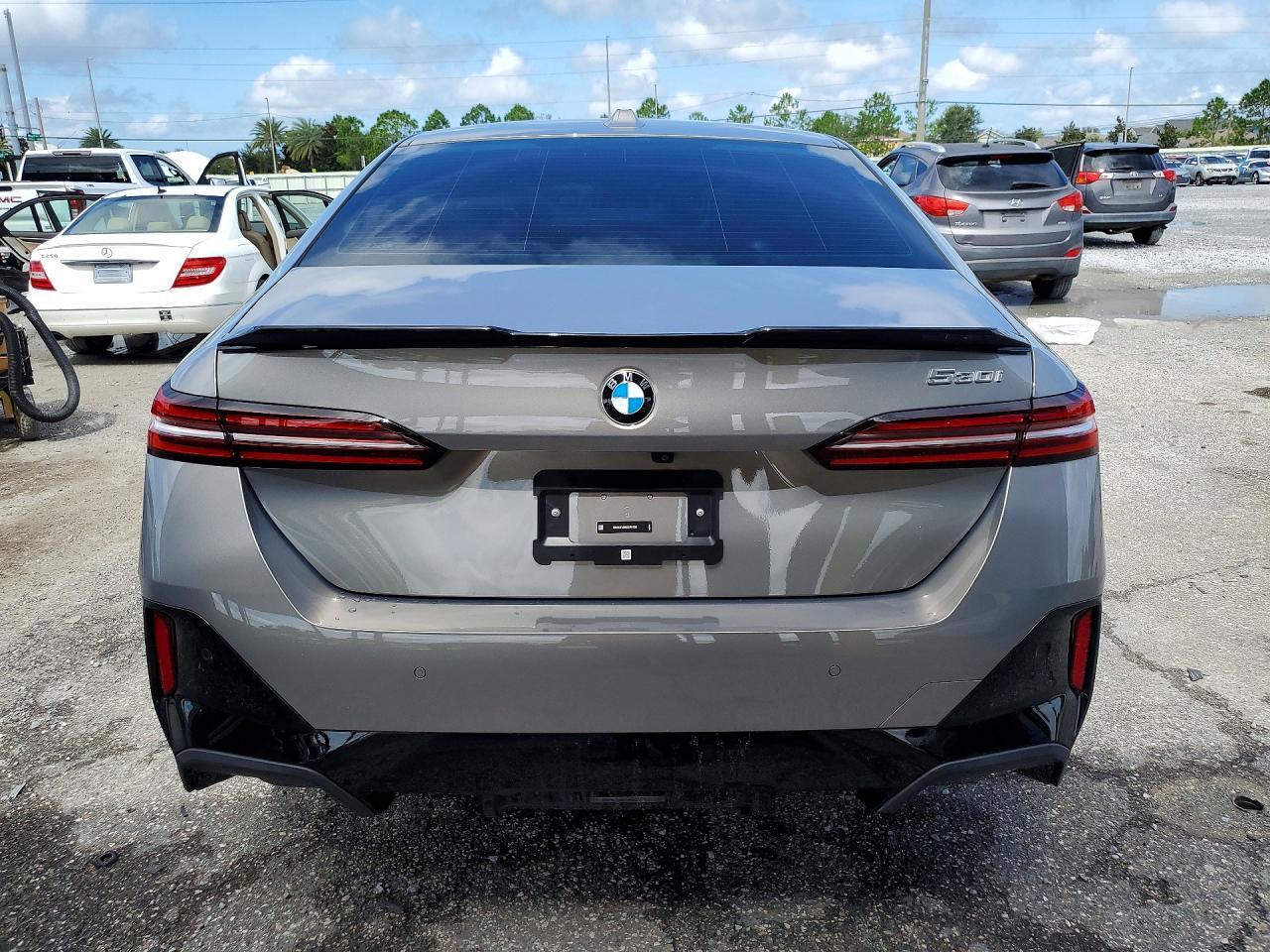 2025 BMW 530 I - zdjęcie 6