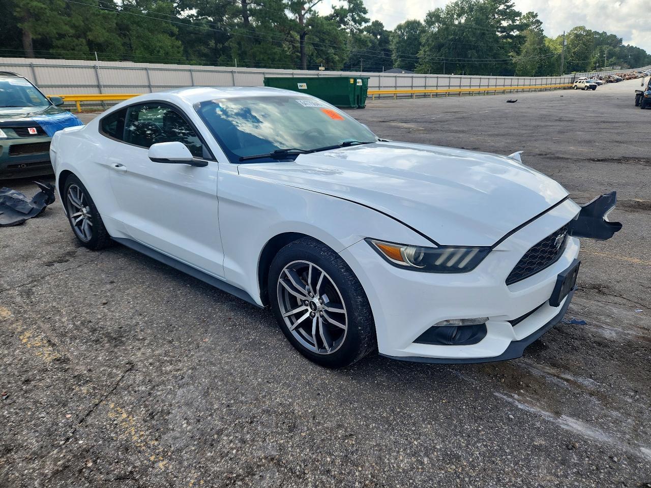 Ford Mustang Coupe - zdjęcie 4
