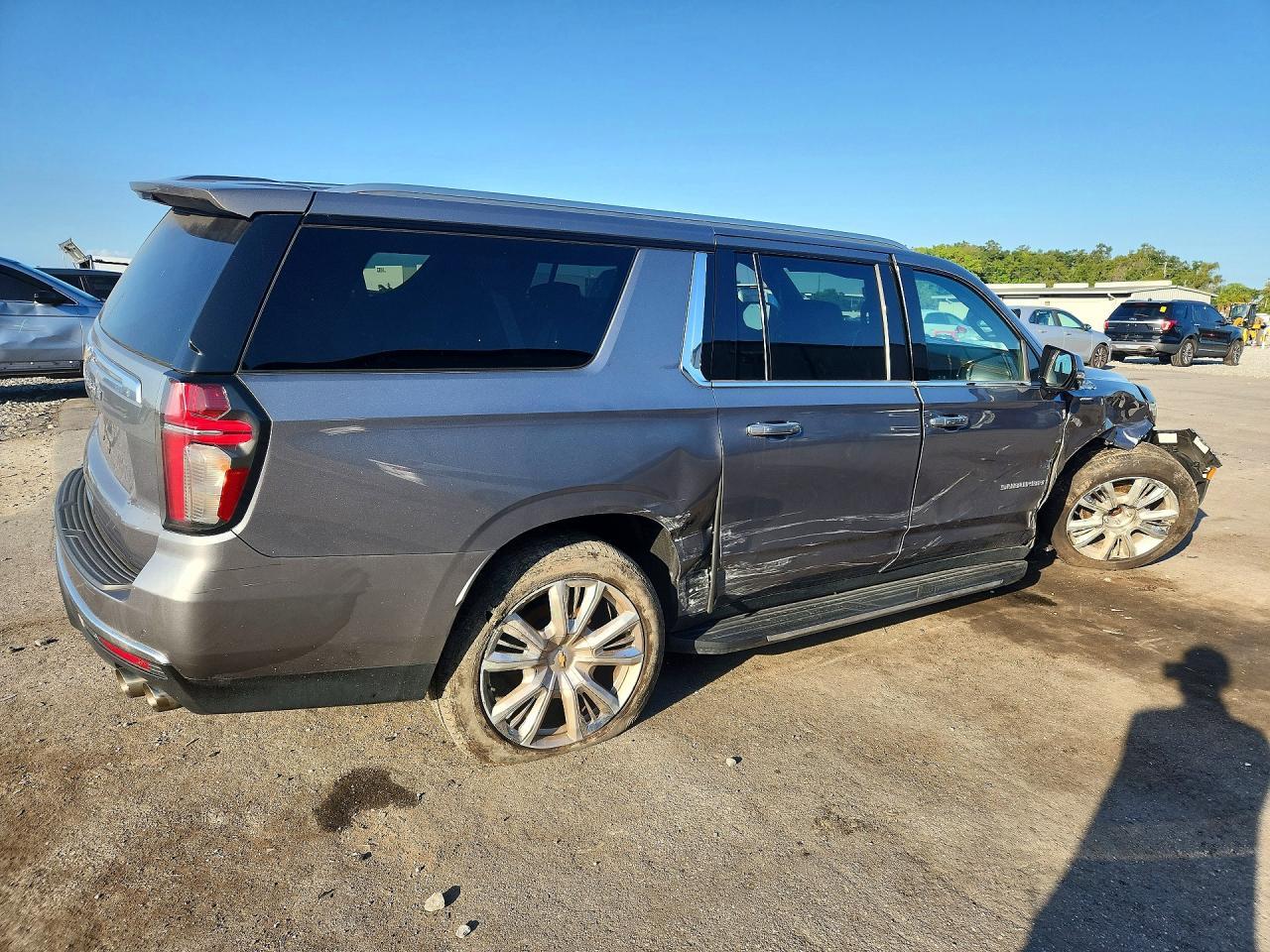 2021 Chevrolet Suburban K1500 High Country - zdjęcie 3
