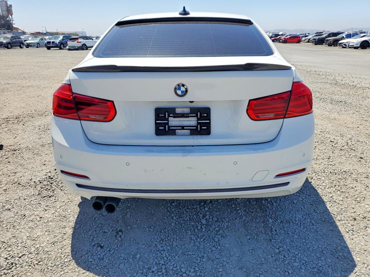 2017 BMW Seria 3 330i - zdjęcie 6