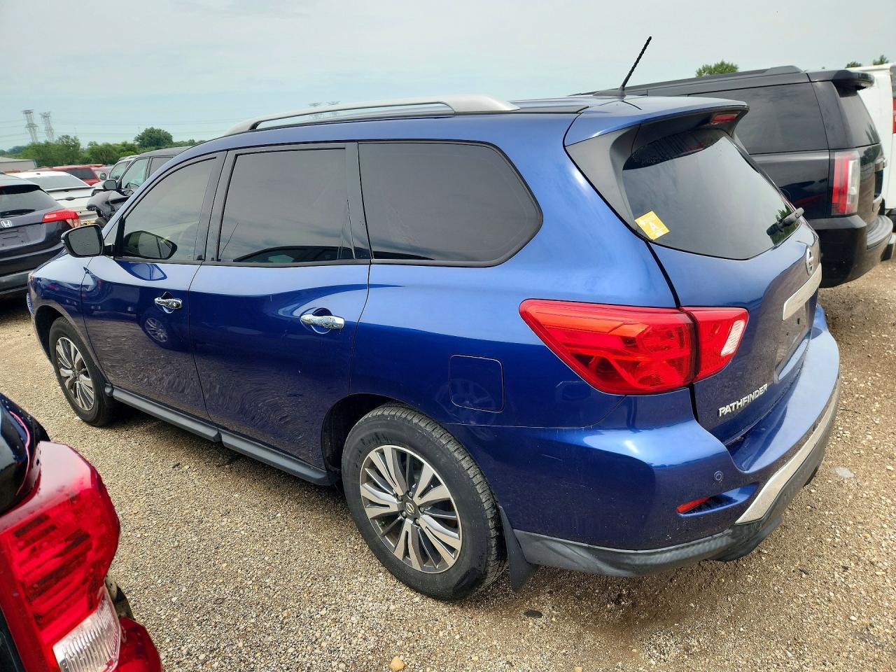 2018 Nissan Pathfinder Sv - zdjęcie 2
