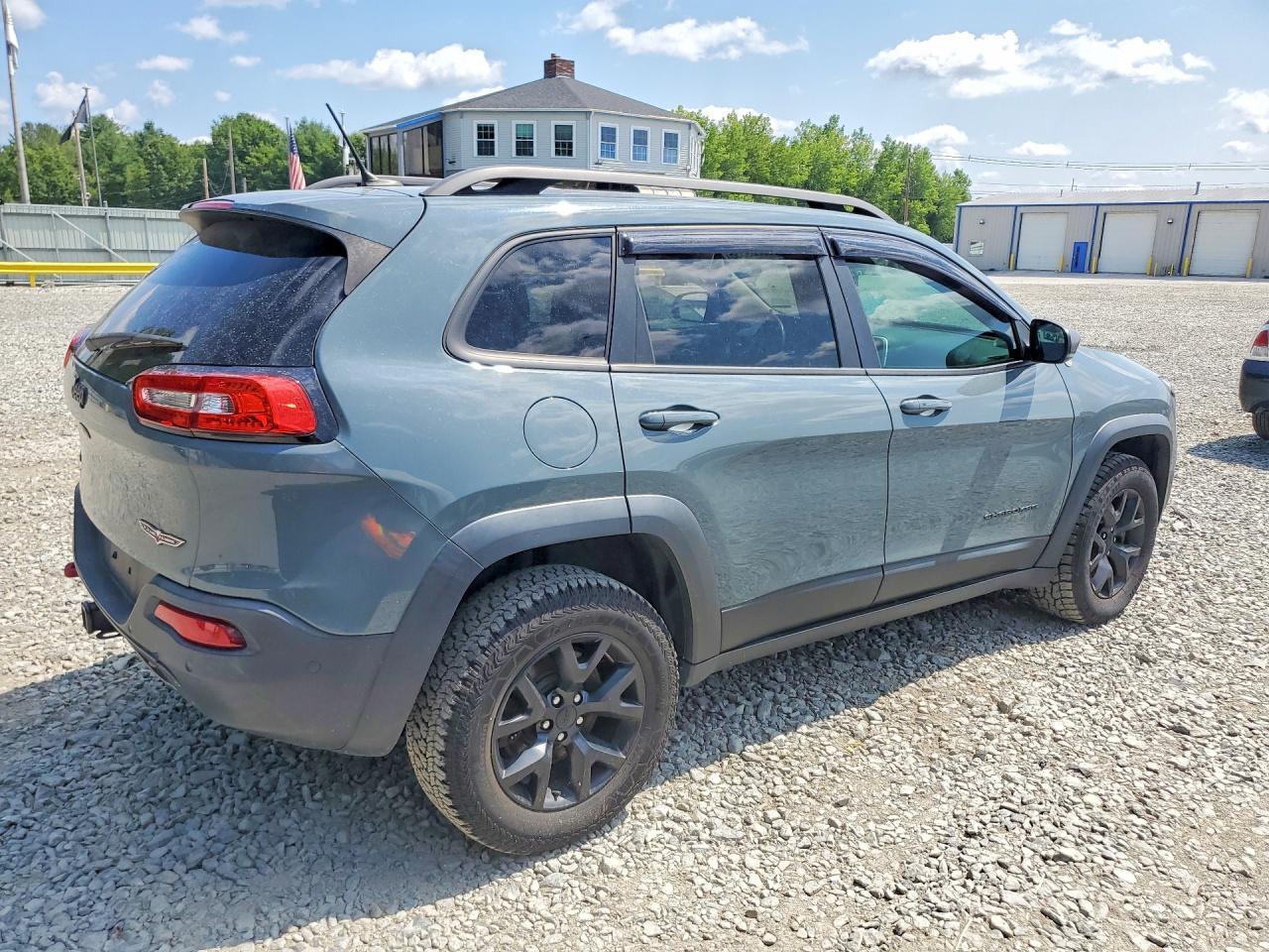 2015 Jeep Cherokee Trailhawk - zdjęcie 3