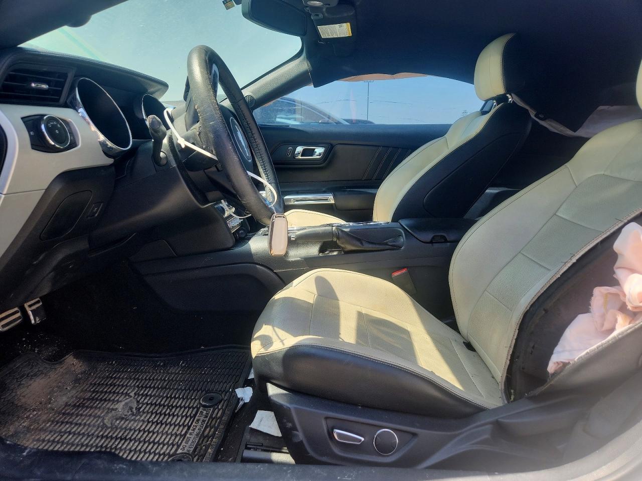 2015 Ford Mustang - zdjęcie 7
