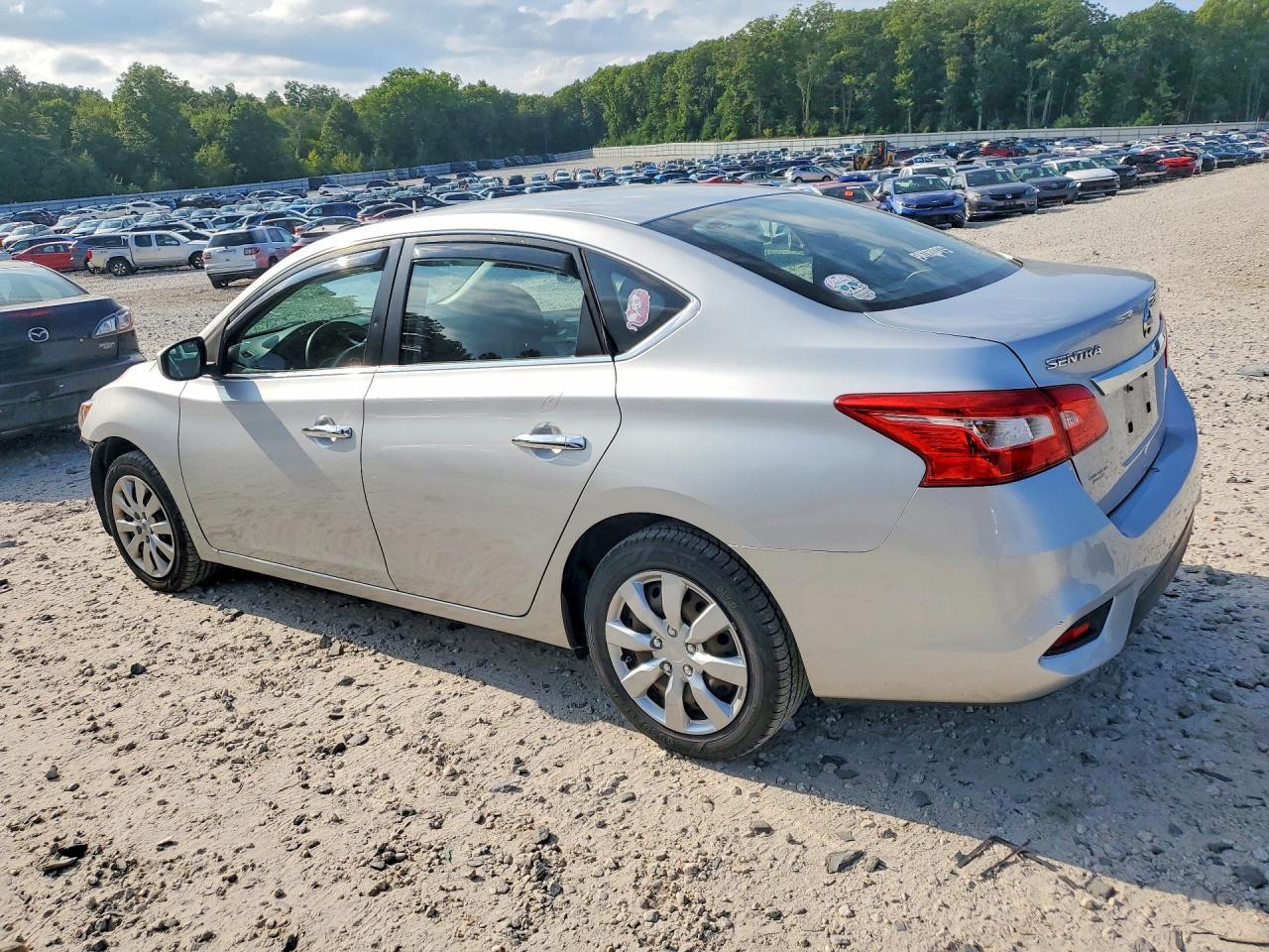 2016 Nissan Sentra S - zdjęcie 2
