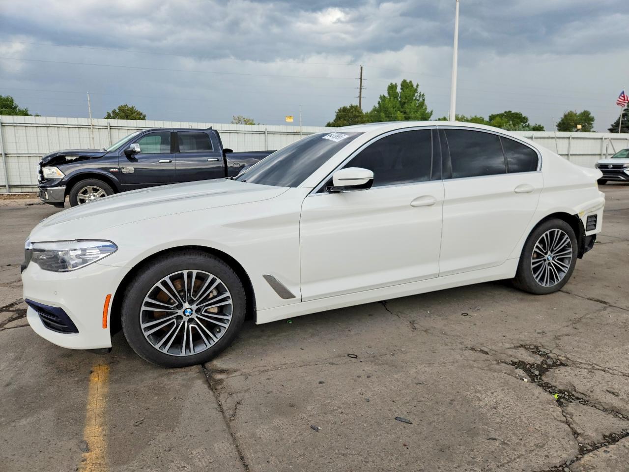 2019 BMW Seria 5 530i - zdjęcie główne