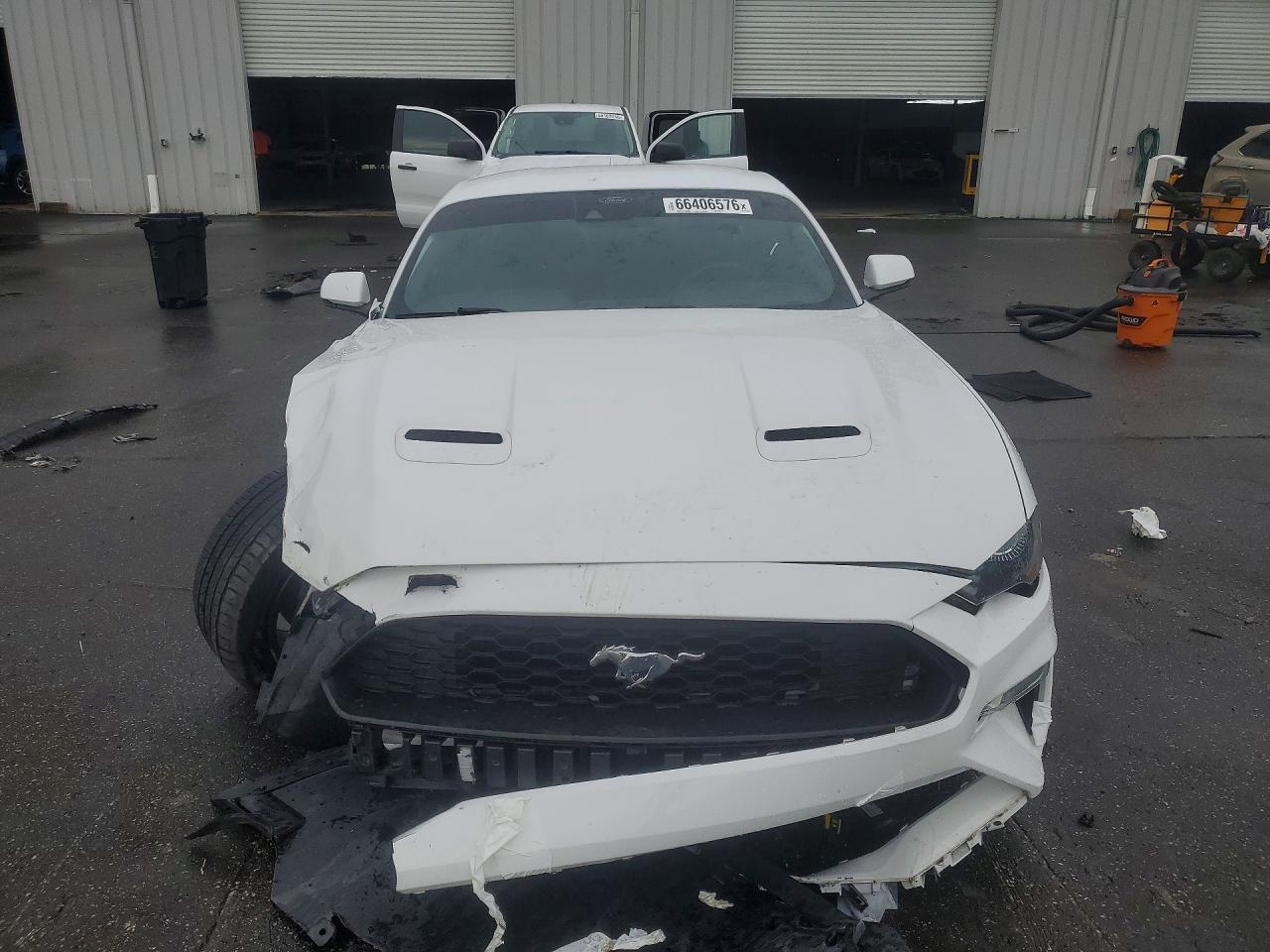 2021 Ford Mustang - zdjęcie 5